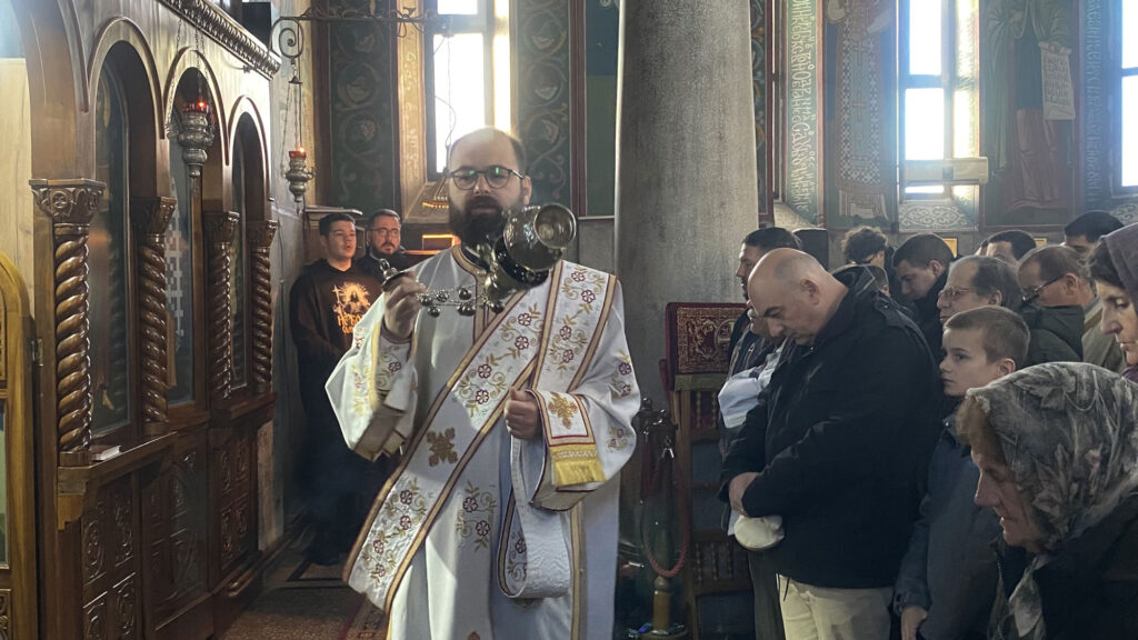 Na Borskom jezeru održano šesto plivanje za Časni krst